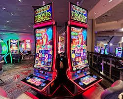 မိုဘိုင်းဖြင့် slot ကစားနေသော ကစားသမား
